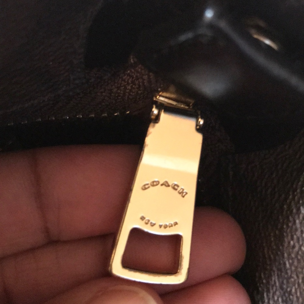 Authentic Coach handbag - Picture 3 of 8